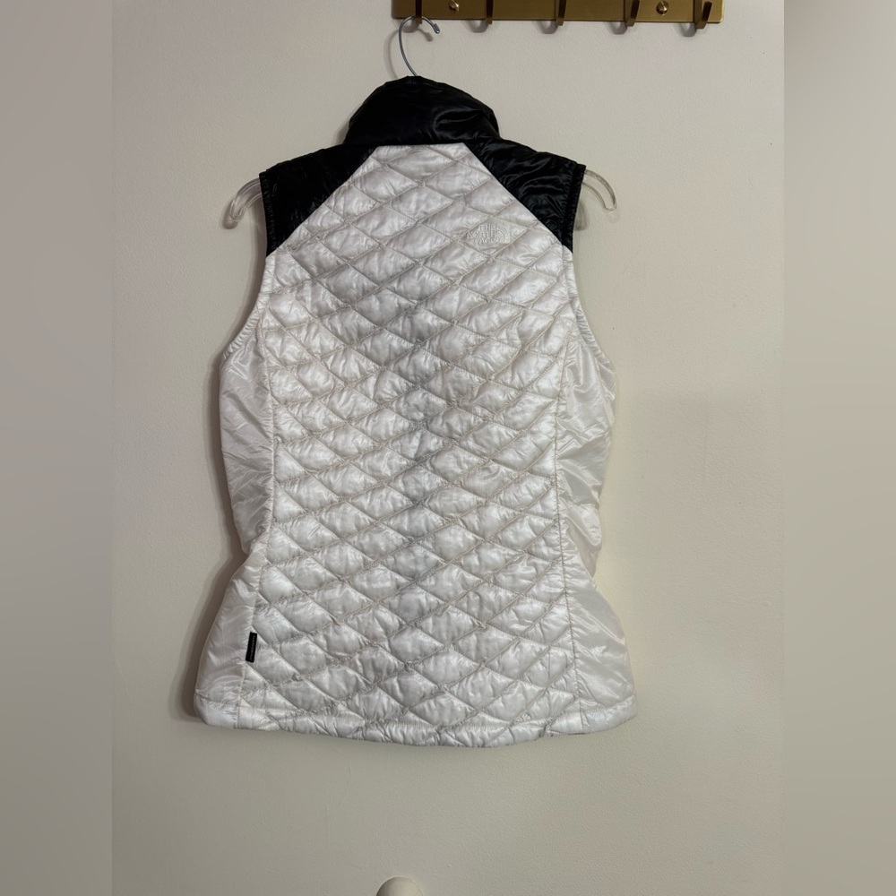 The North Face Black Pearl White Thermoball Womens Quilted Puffer Vest Medium M - Picture 4 of 4